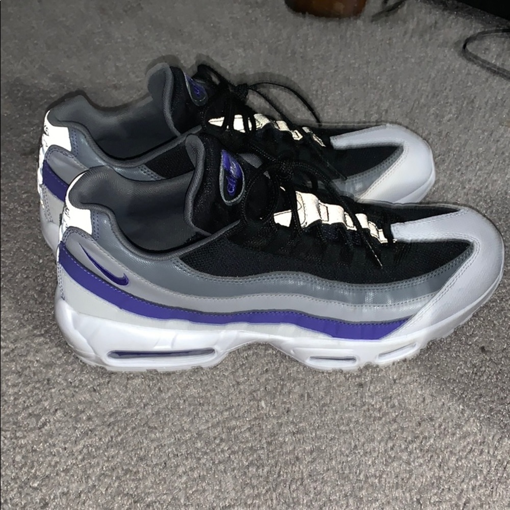 AirMaxs - Picture 4 of 4